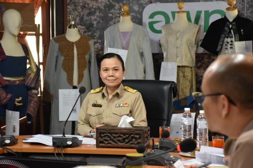 สำนักงานการท่องเที่ยวและกีฬาจังหวัดน่าน ได้จัดกิจกรรมคัดเลือกผลงานด้านหัตถกรรม จำนวน 5 ด้าน ได้แก่ งานปั้น งานผ้า งานสกุลช่างน่าน งานแกะสลักไม้ และงานเครื่องเงิน